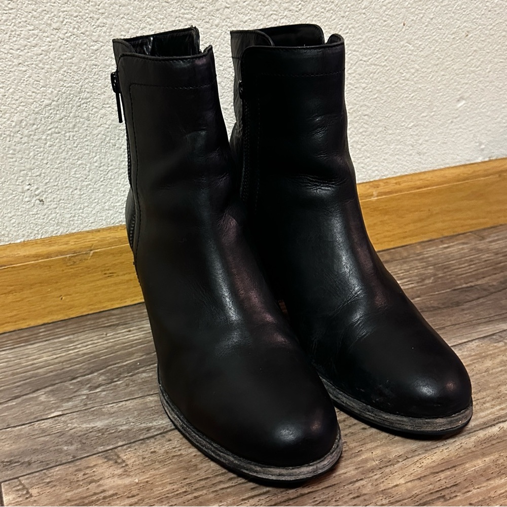 Frye Addie Double Zip ankle boot